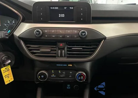 2021 Ford Escape S z USA, uszkodzony, nr VIN 1FMCU9F6XMUA89247